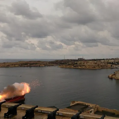 Blue House 9 & Breakfast 4* Birgu