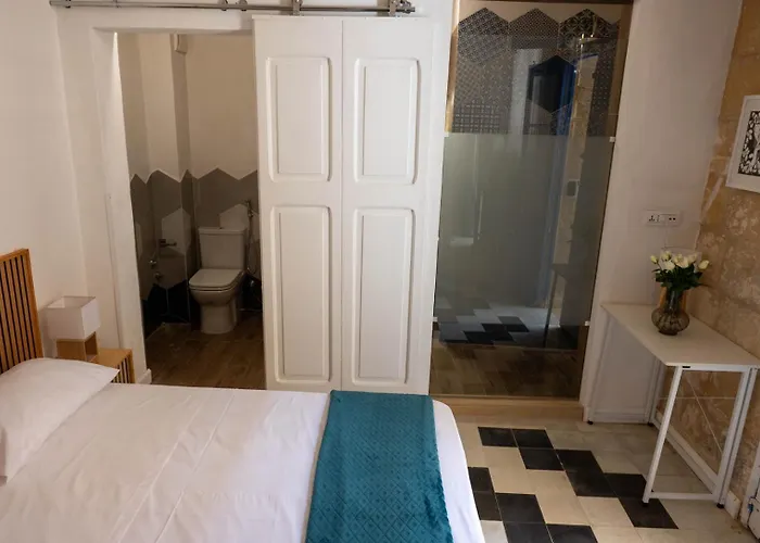 Blue House 9 & Breakfast 4*