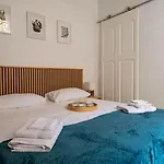 Bed & Breakfast Blue House 9 & Breakfast 4*