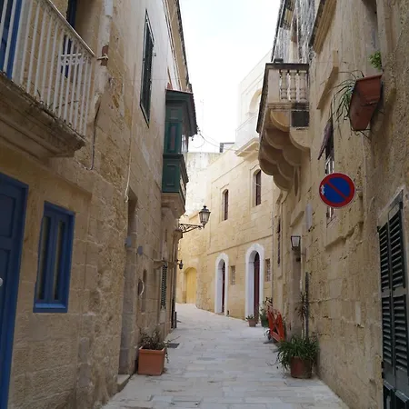 Blue House 9 & Breakfast Bed and Breakfast