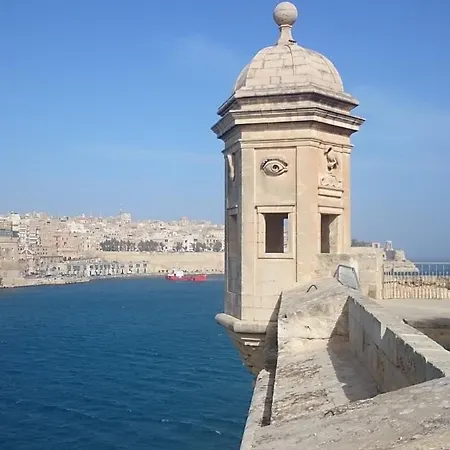 Blue House 9 & Breakfast Bed and Breakfast 4*