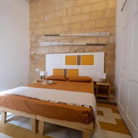 Blue House 9 & Breakfast Bed and Breakfast 4*