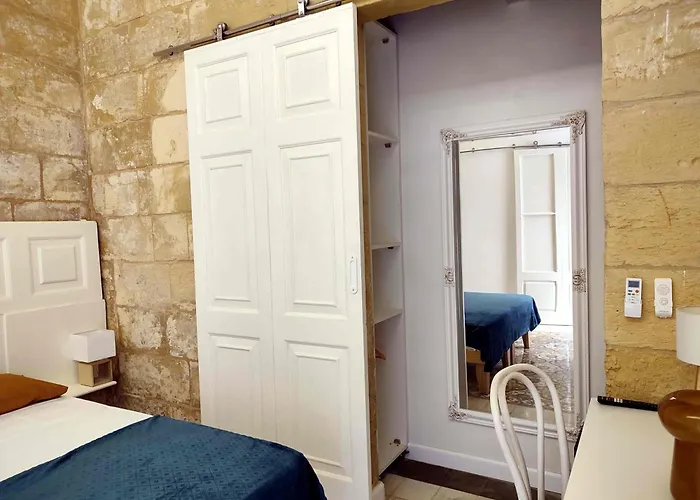 Blue House 9 & Breakfast 4* Биргу